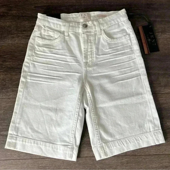 Jen7 Sculpting Bermuda Jean Shorts in White with Gold Buckle. Size 0. NWT! - Picture 4 of 16